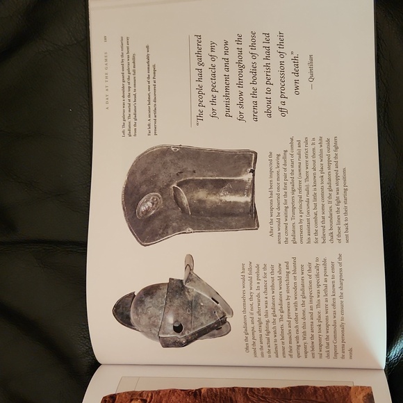 Gladiator coffee table book - Picture 5 of 6